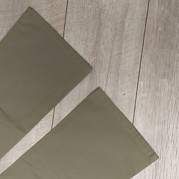 ๐๏ธ Reitmans Bootcut Olive Green Slacks - Picture 7 of 8